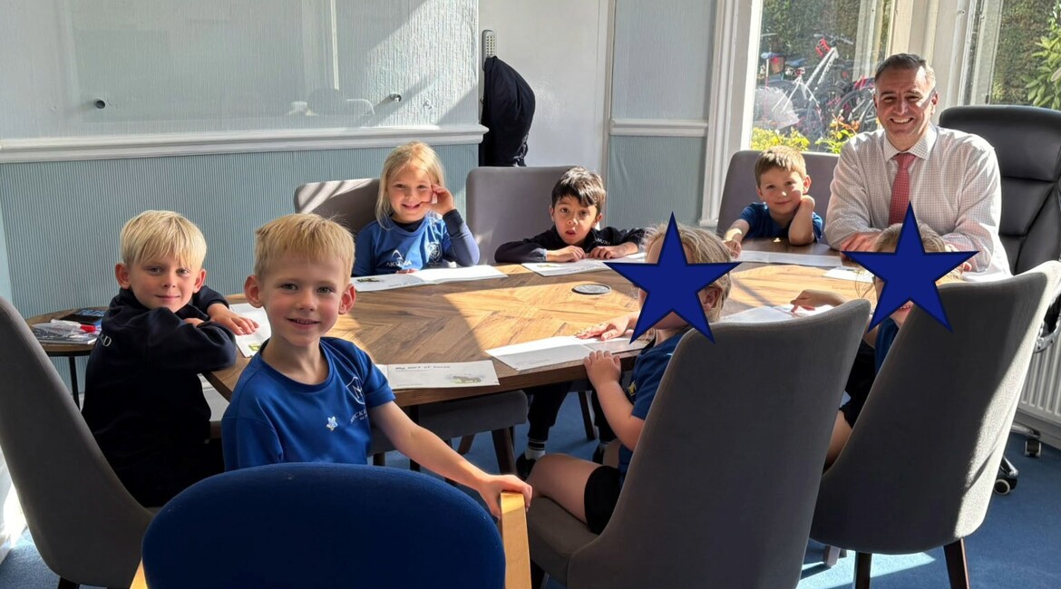 Year 1 Group Reading With Mr Ardé