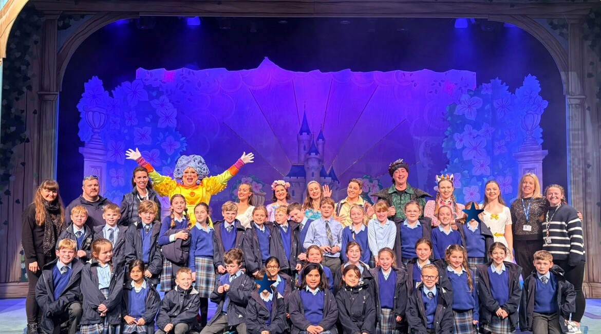Year 4 Enjoy Festive Panto Adventure