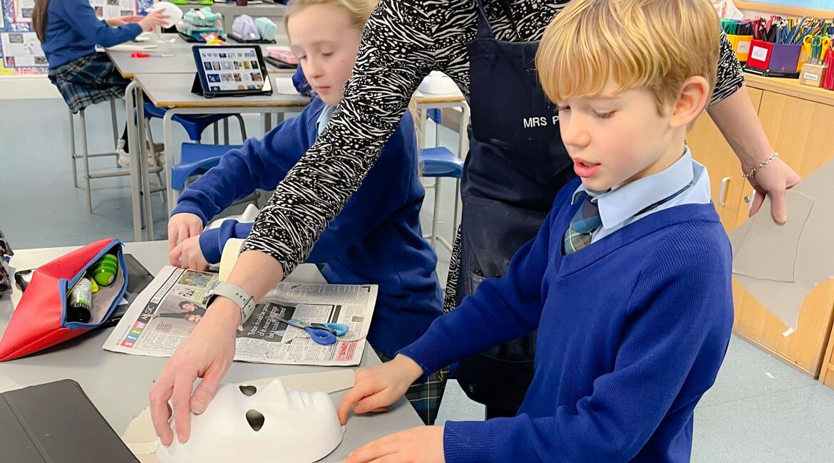 Year 4 Make Egyptian Masks in Art